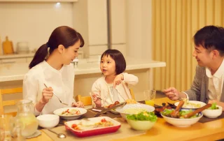 Creating Screen-Free Mealtimes: A Guide for Parents