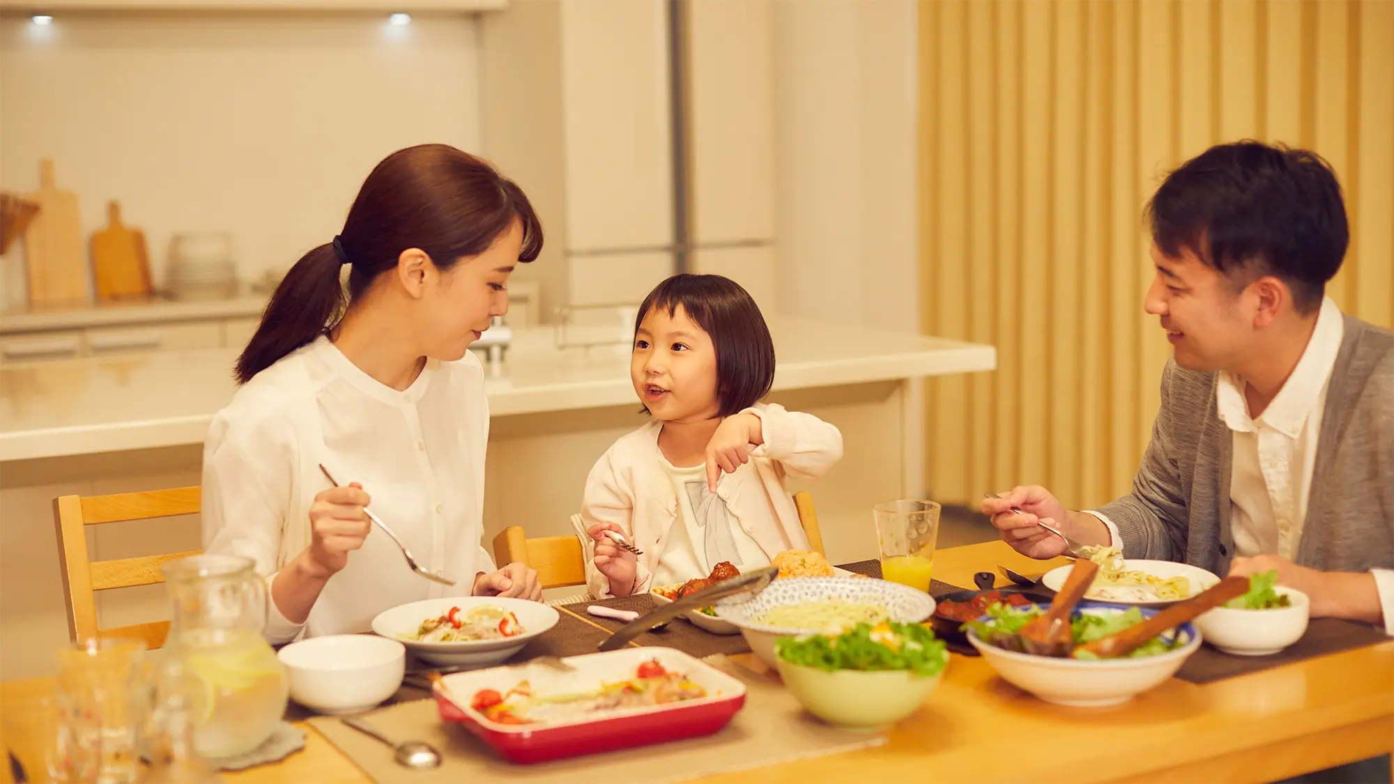 Creating Screen-Free Mealtimes: A Guide for Parents